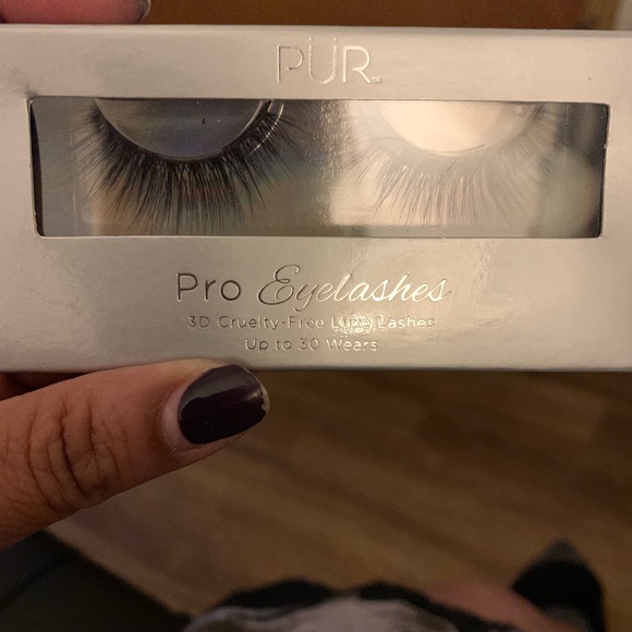 Other - PUR eyelashes in Bombshell